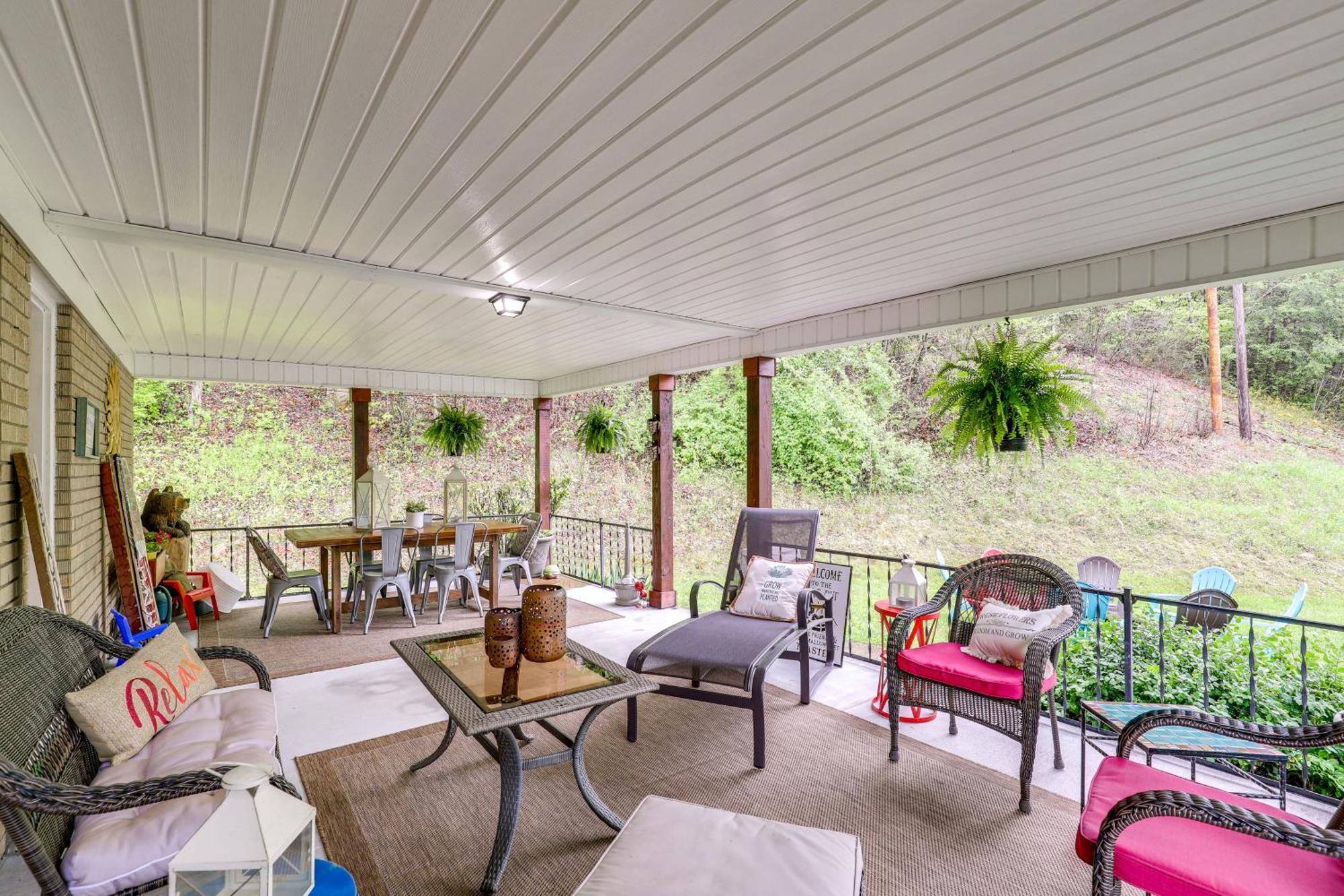 Updated Marshall Home With Fire Pit And Game Room! Exteriér fotografie