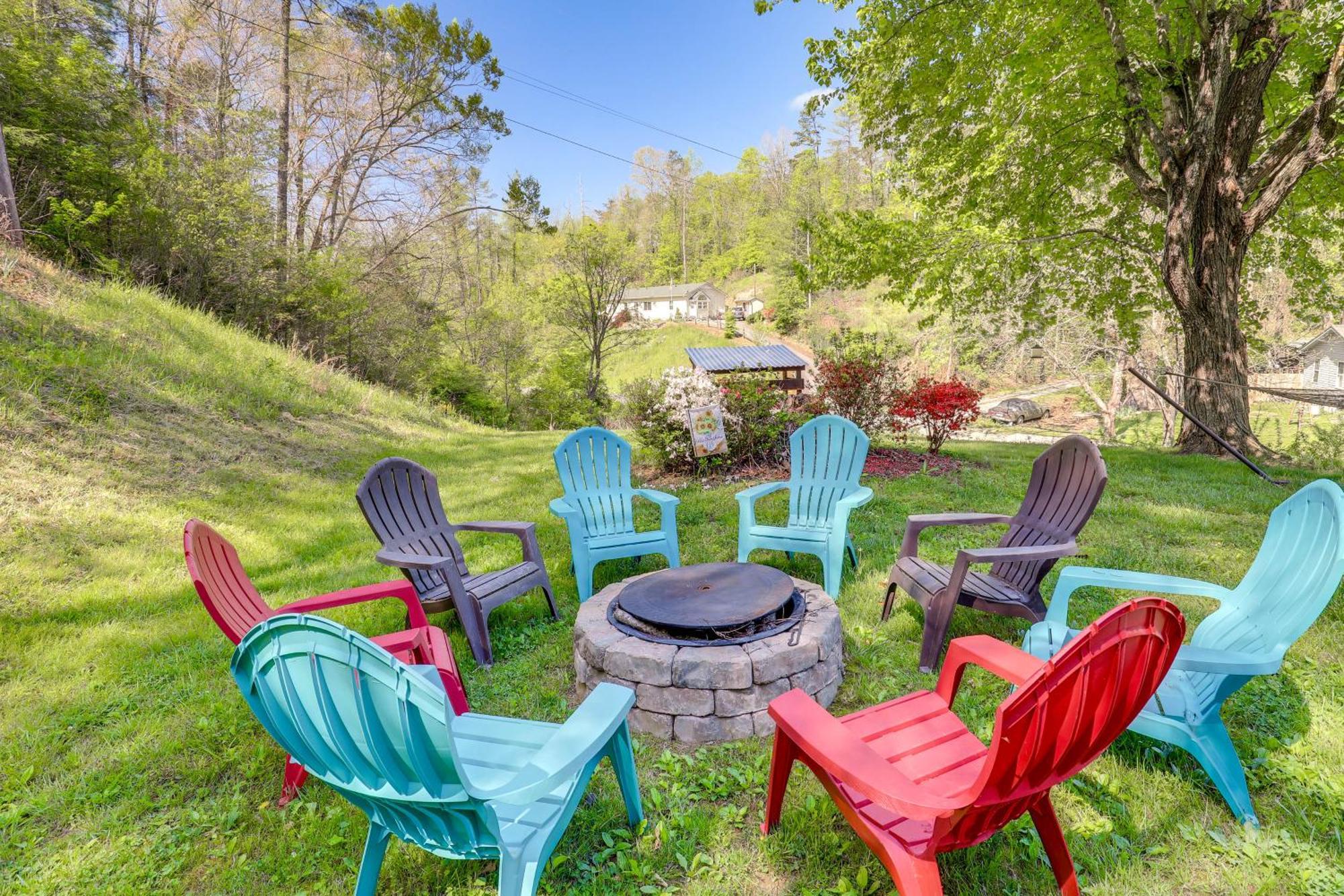 Updated Marshall Home With Fire Pit And Game Room! Exteriér fotografie