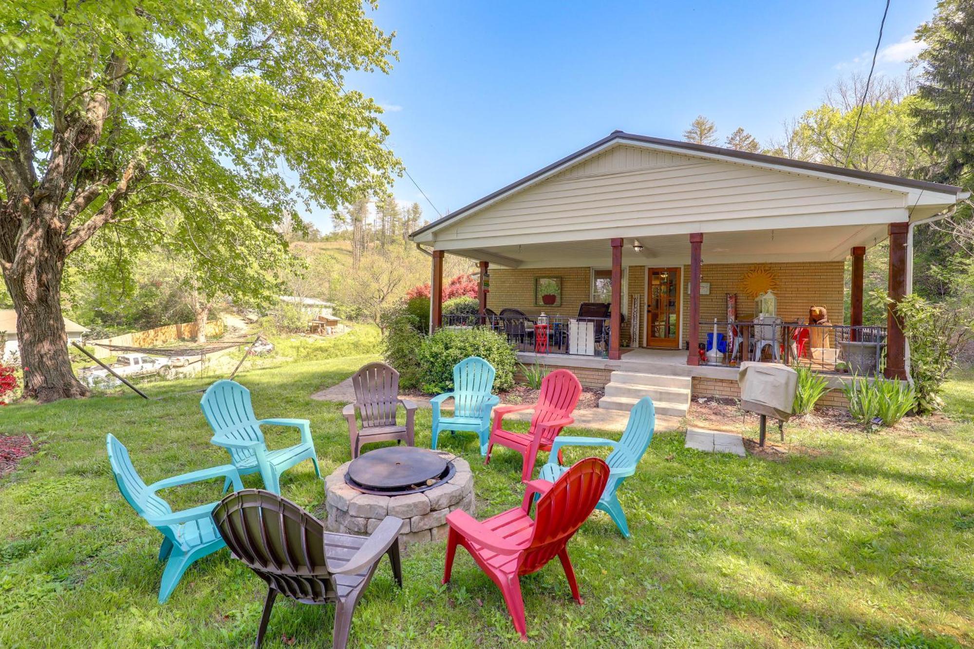 Updated Marshall Home With Fire Pit And Game Room! Exteriér fotografie